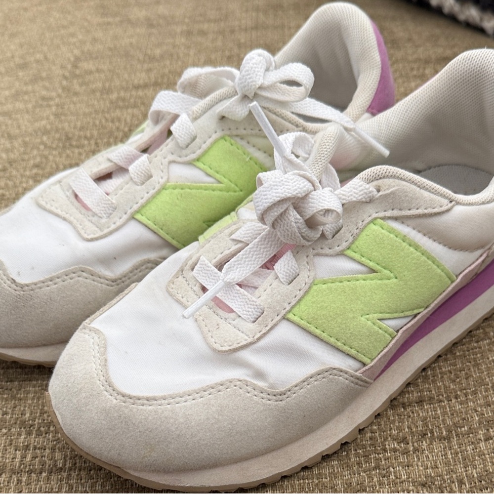 New Balance Girls 237 V1 Bungee White Sneakers w/ Green & Pink Accents size 2.5